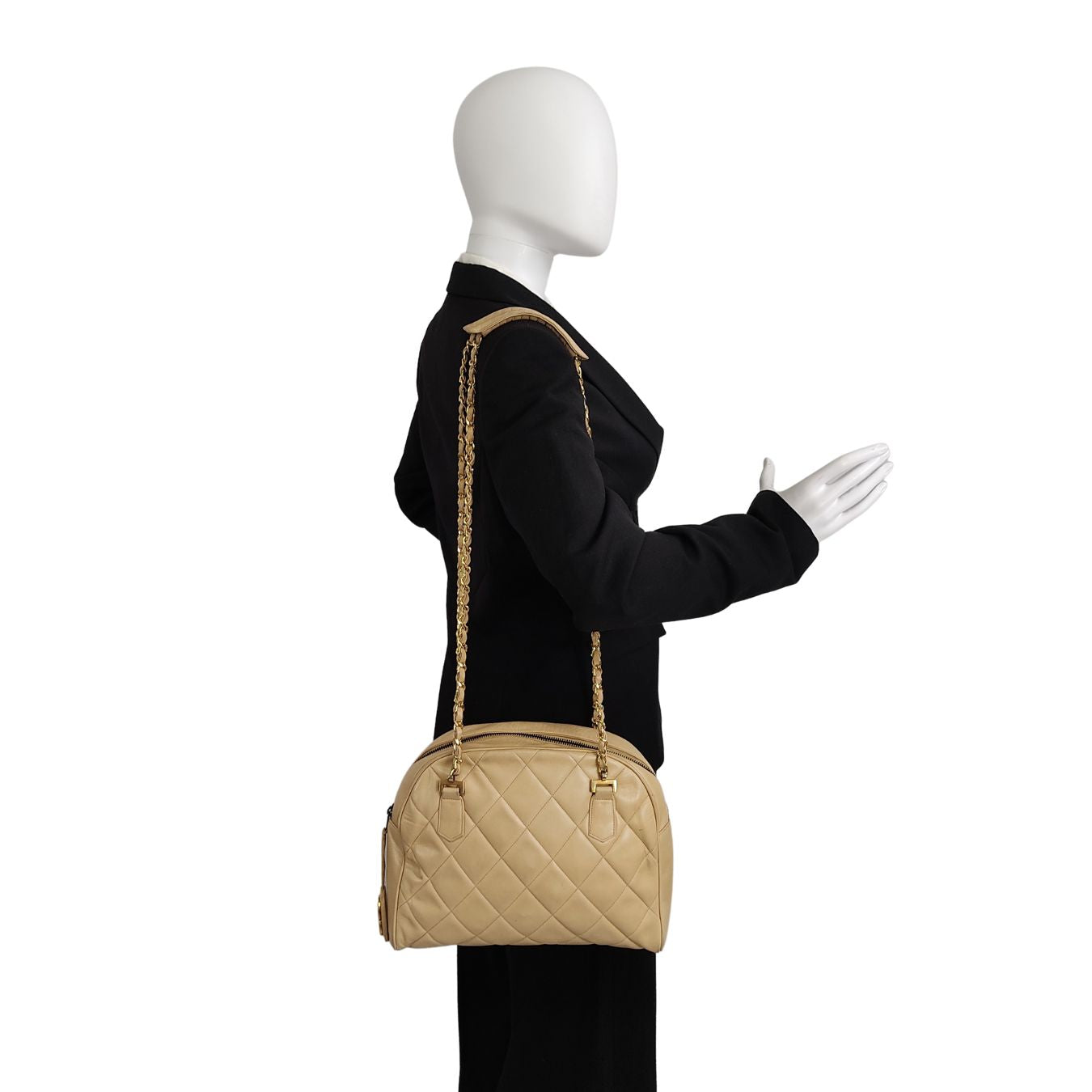 CHANEL shoulder bag in beige matelasse leather from the 80s