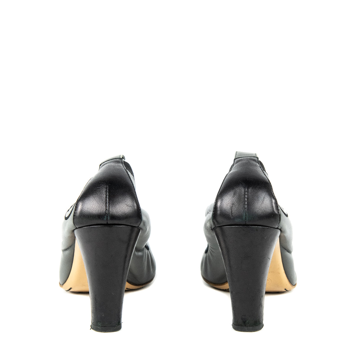Chanel Gray & Black Leather Cap Toe Pumps Size 8.5 | EU 38.5