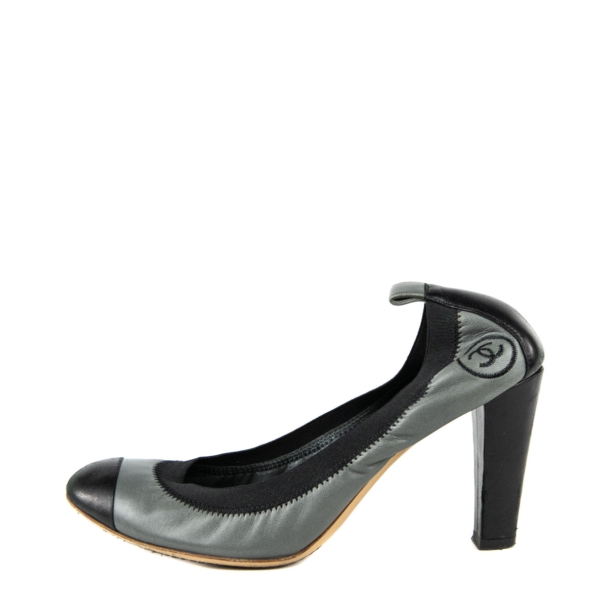 Chanel Gray & Black Leather Cap Toe Pumps Size 8.5 | EU 38.5