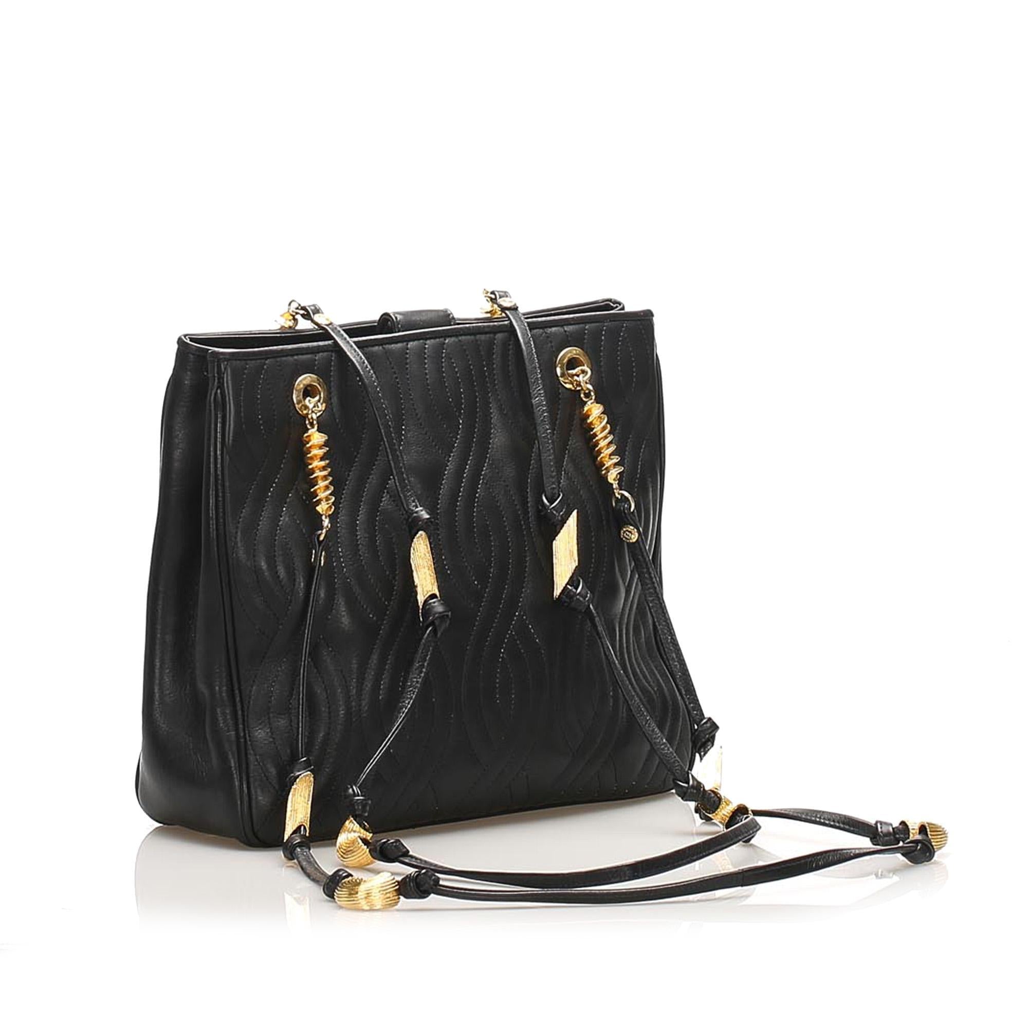 Fendi Quilted Leather Shoulder Bag (SHG-16318)