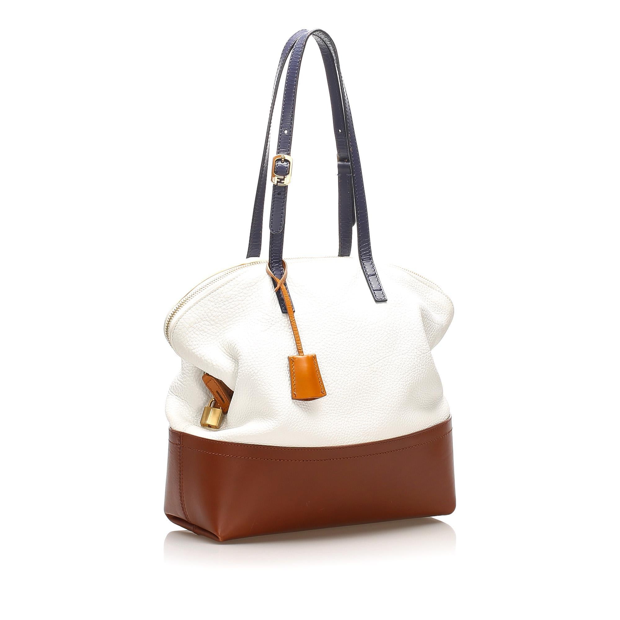 Fendi Selleria Leather Shoulder Bag (SHG-12395)