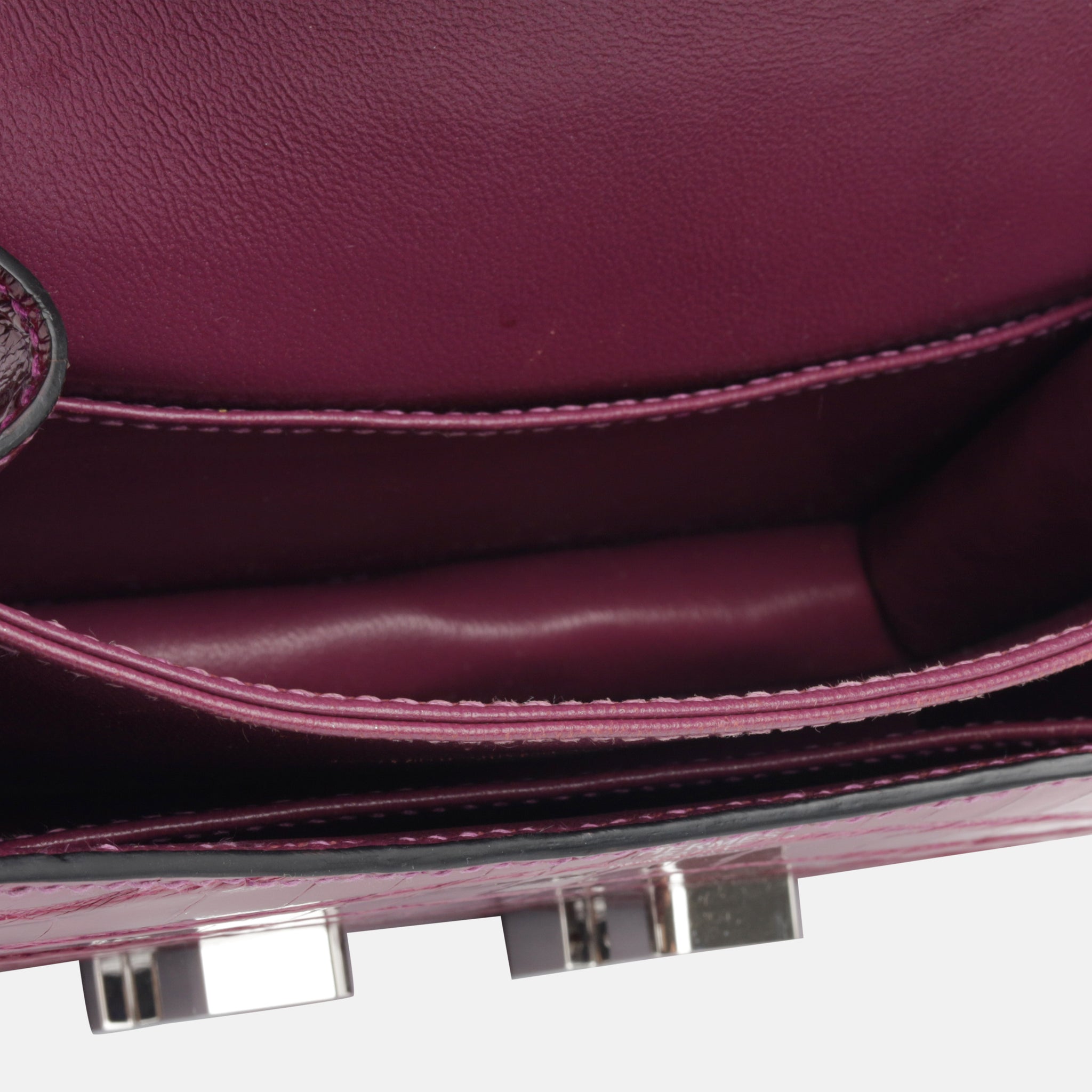 Hermès Constance 18 - Cassis Shiny Croc