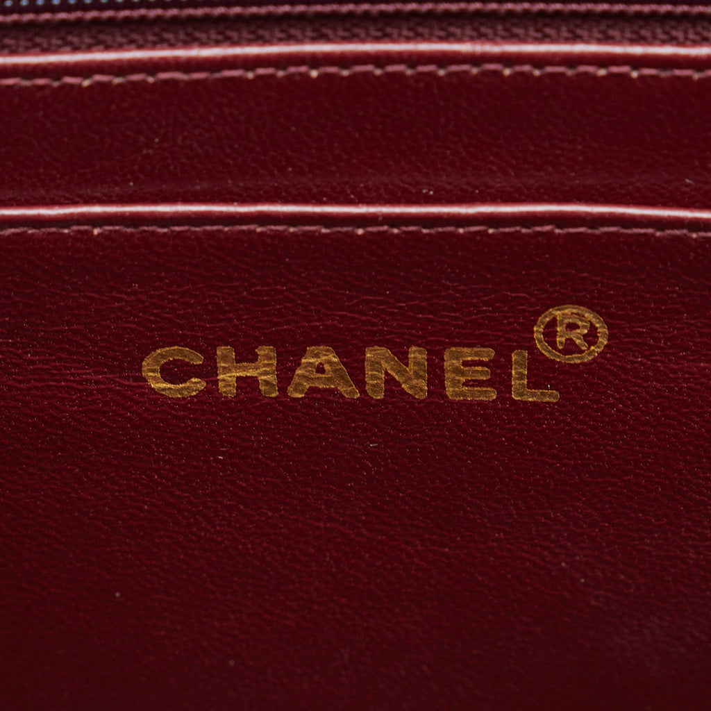 CHANEL Maxi Classic Lambskin Single Flap Shoulder Bag