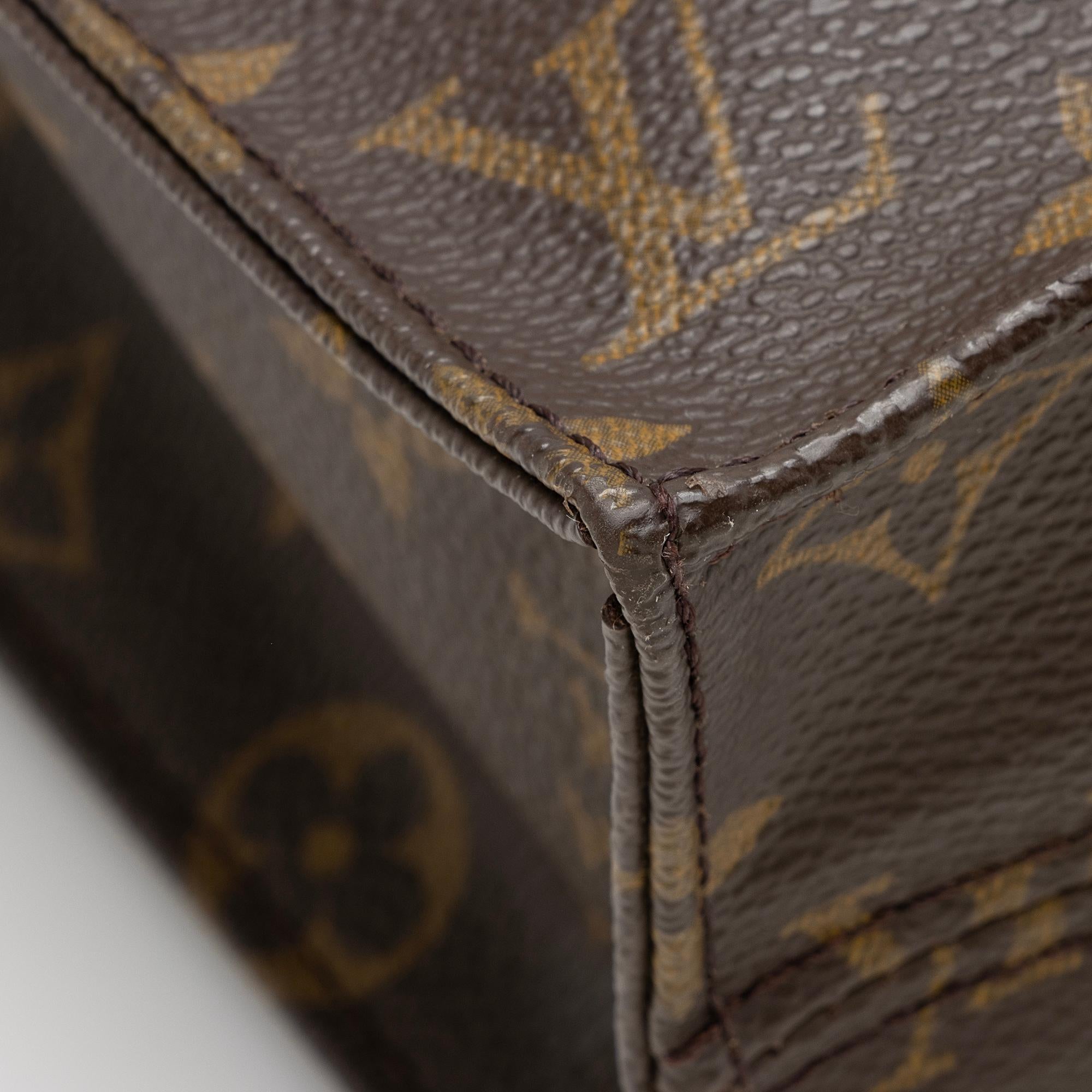 Louis Vuitton Leather Clochette (SHF-22360)