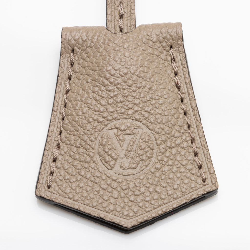Louis Vuitton Leather Clochette (SHF-AKdPPC)