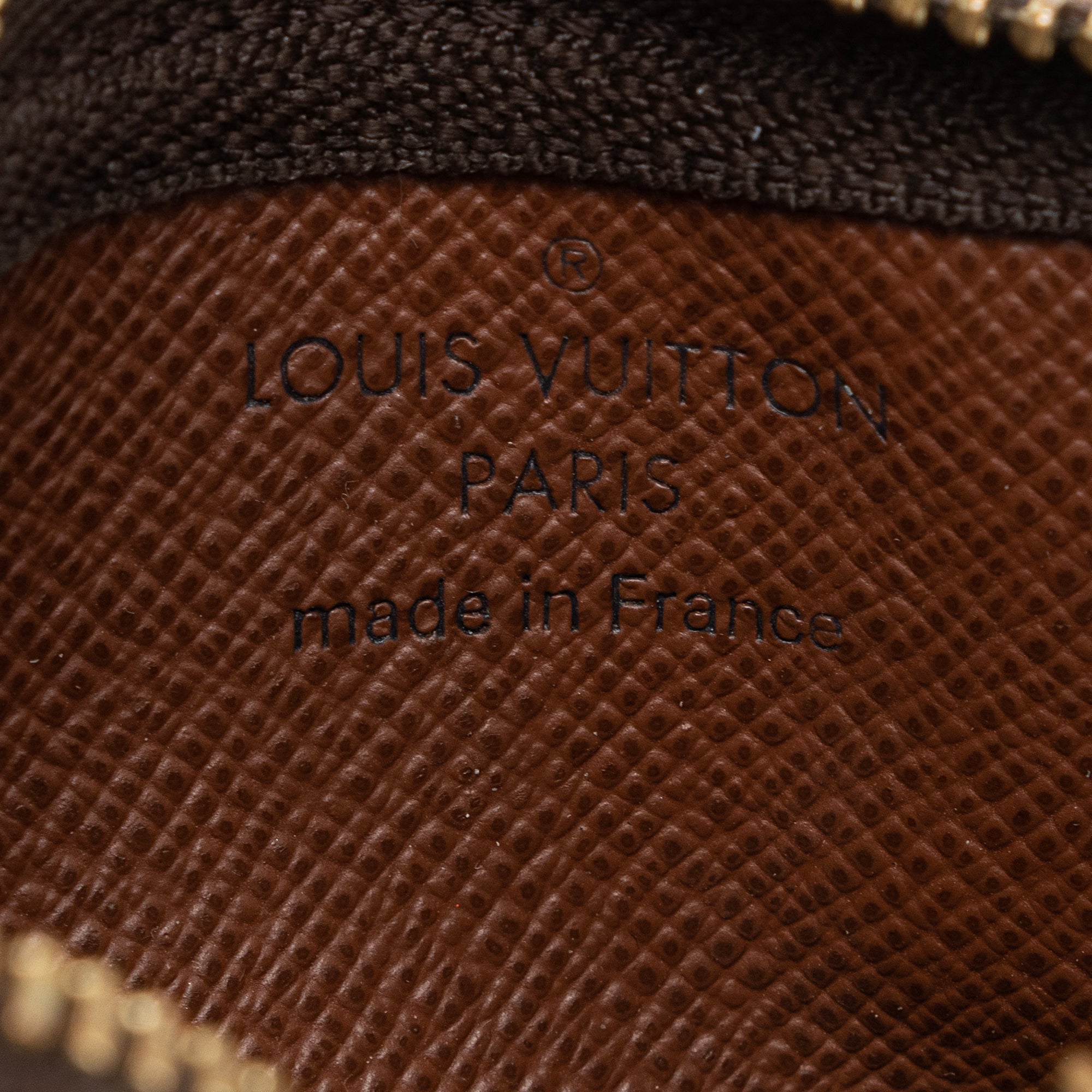 Louis Vuitton Monogram Canvas Key Pouch (SHF-lwo6sC)