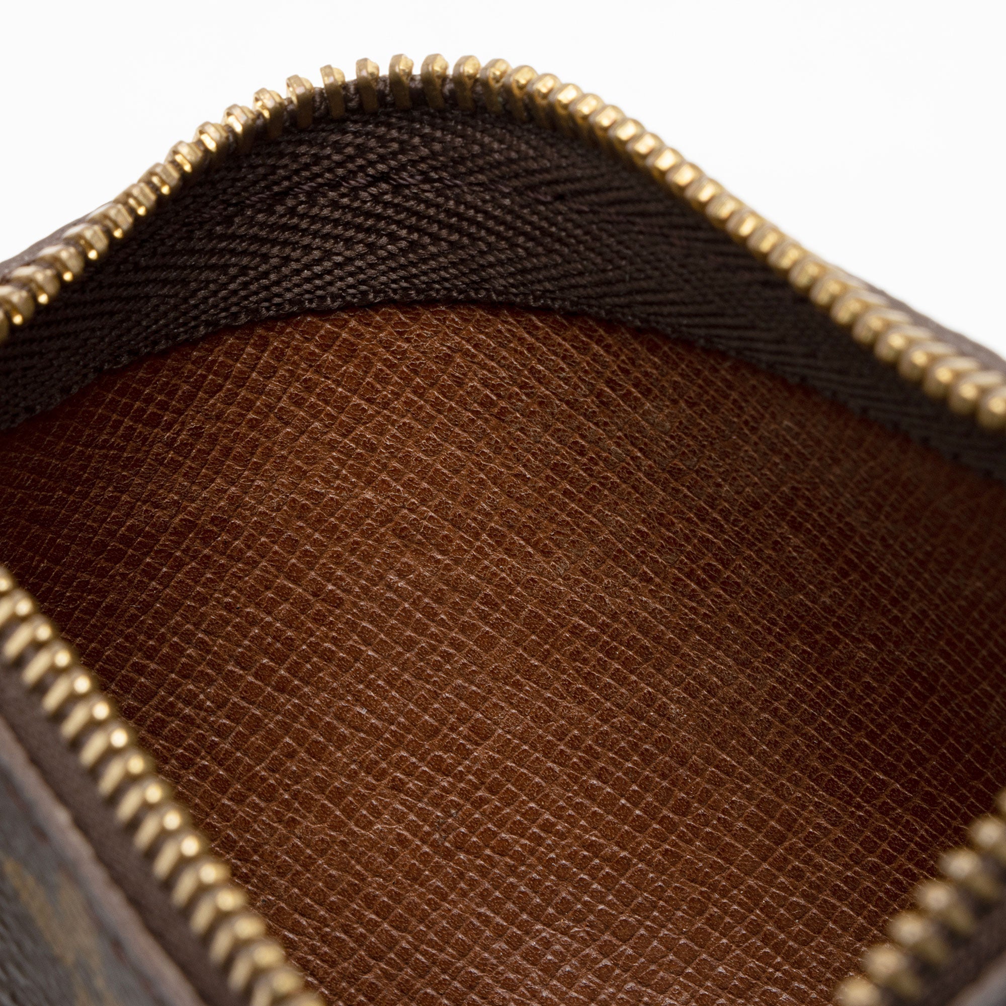 Louis Vuitton Vintage Monogram Canvas Key Pouch (SHF-OnAhFA)