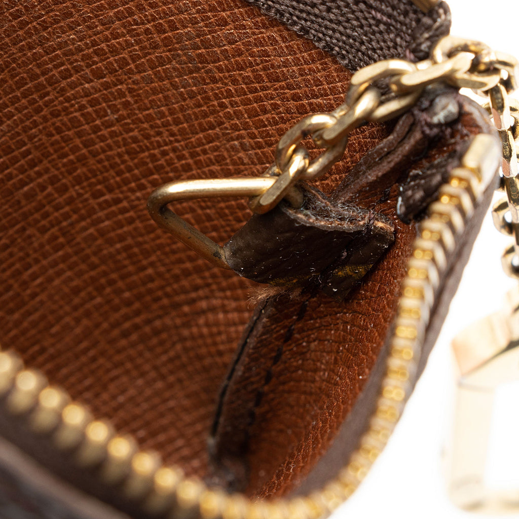Louis Vuitton Vintage Monogram Canvas Key Pouch (SHF-OnAhFA)