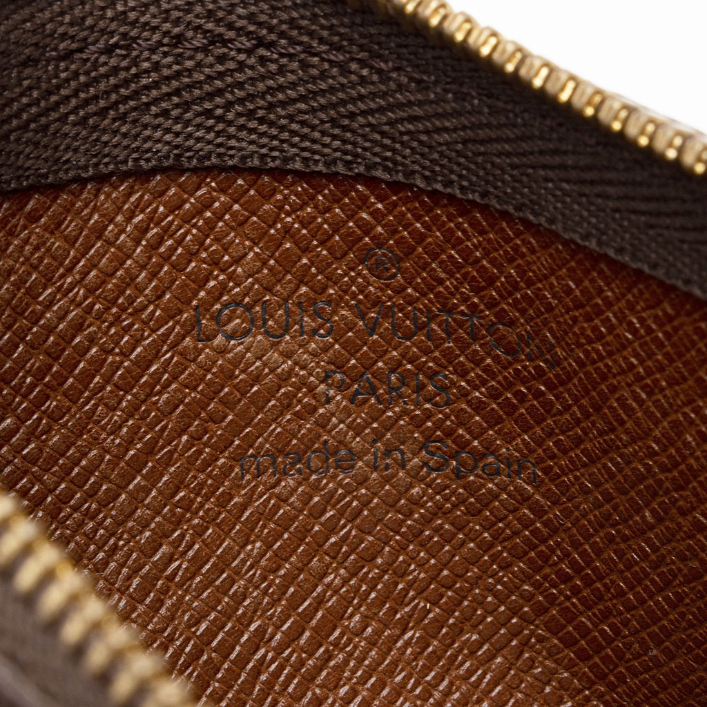 Louis Vuitton Vintage Monogram Canvas Key Pouch (SHF-OnAhFA)
