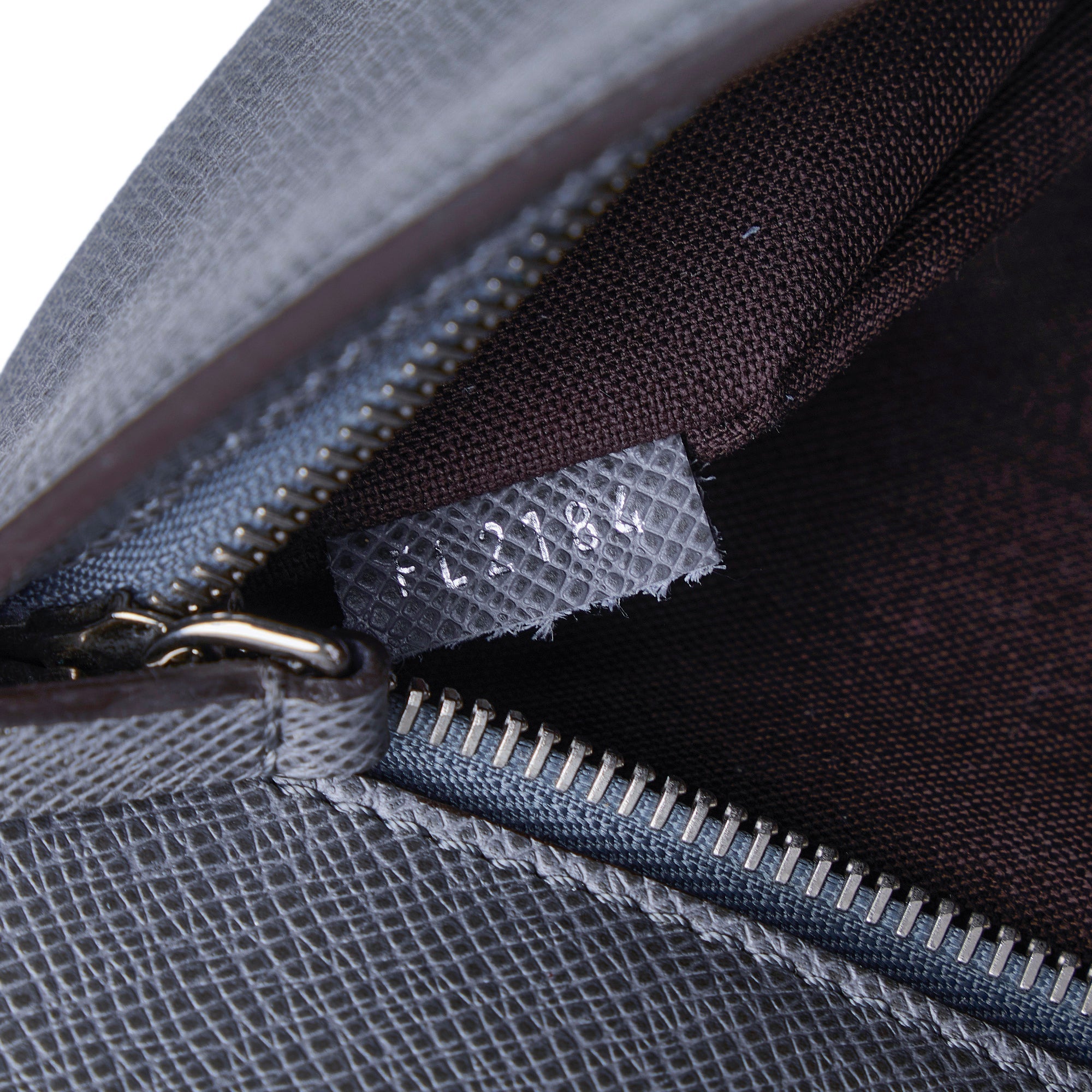 LOUIS VUITTON Taiga Porte-Documents Business MM Business Bag
