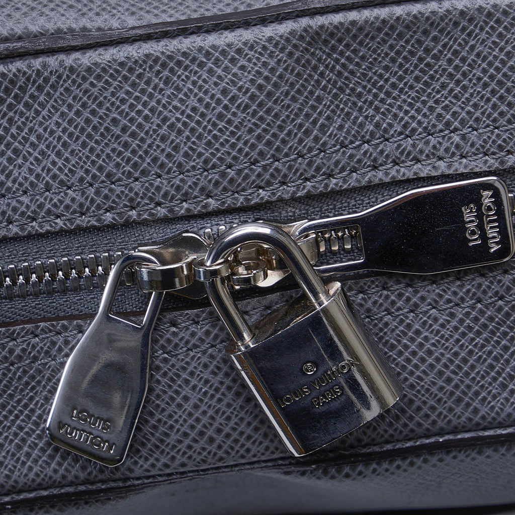 LOUIS VUITTON Taiga Porte-Documents Business MM Business Bag