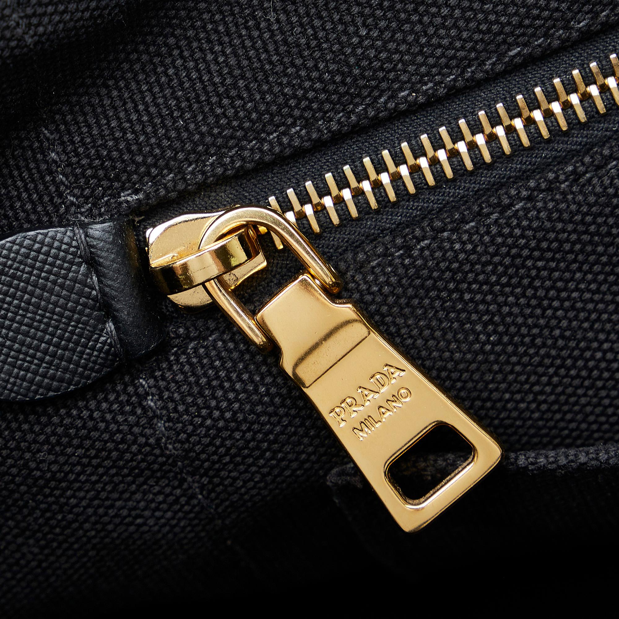 Prada Canapa Logo Satchel (SHG-7VOK0j)