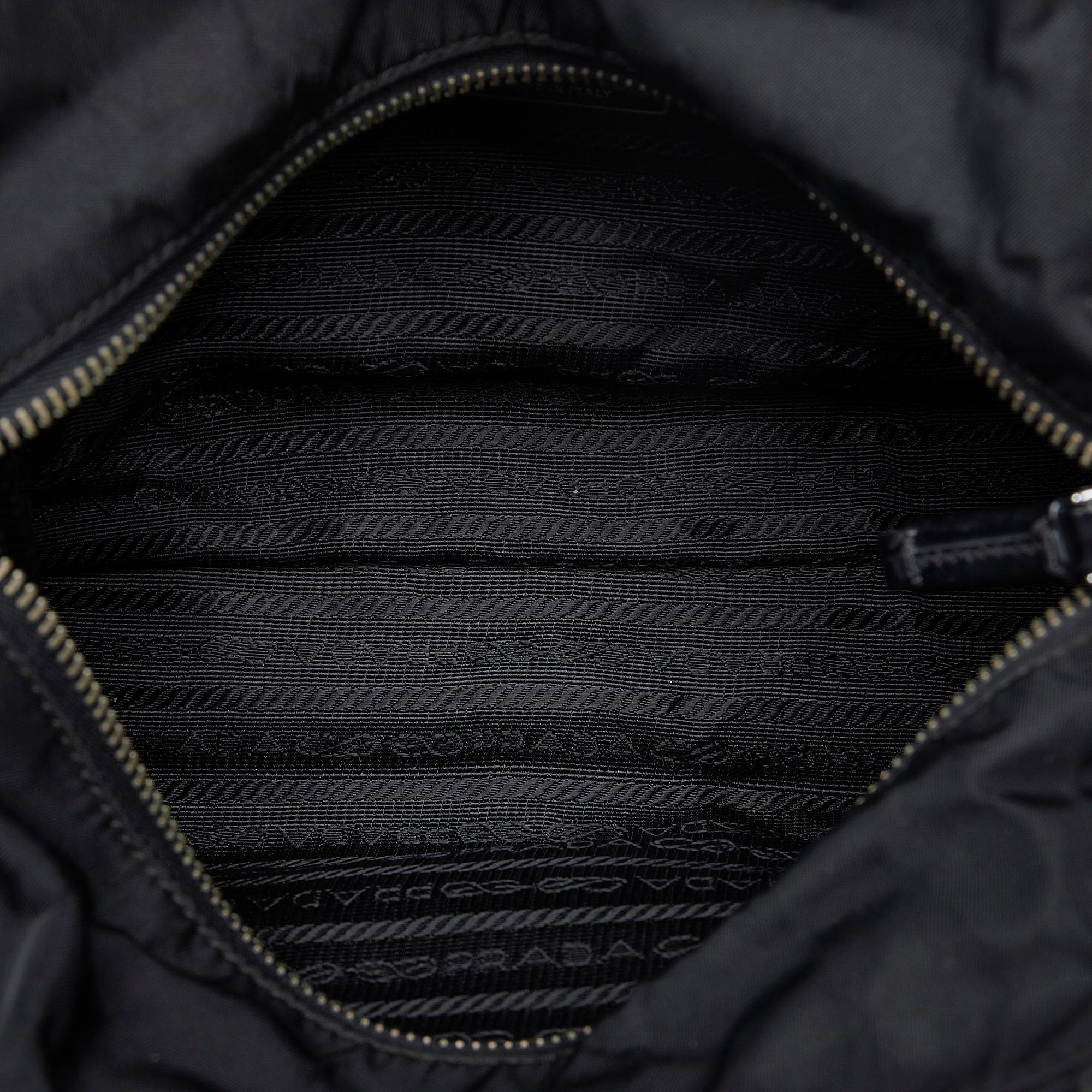Prada Canapa Logo Tessuto Satchel (SHG-jEruea)