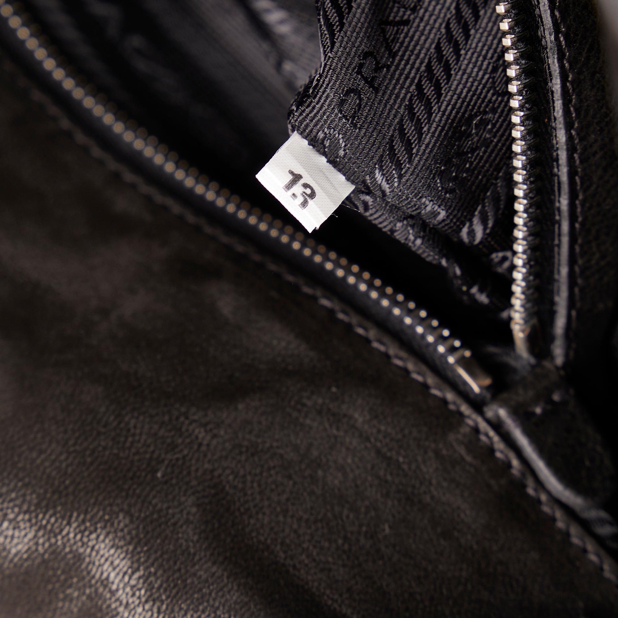 Prada Easy Shoulder Bag (SHG-FlM7Sg)