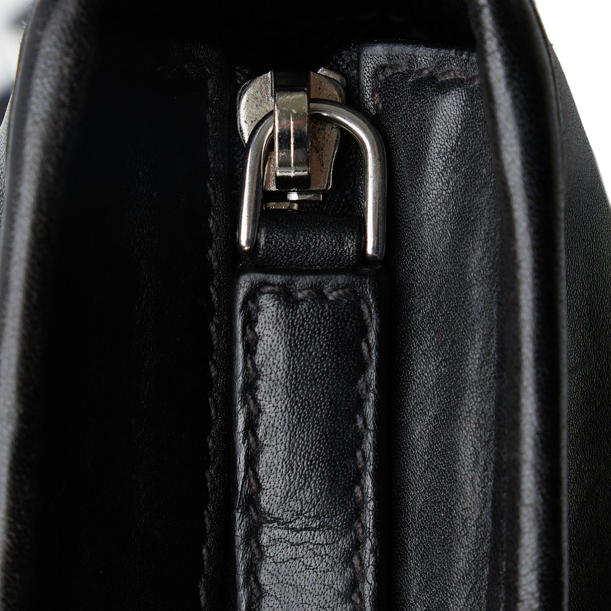Prada Leather Crossbody Bag (SHG-XuJAGf)