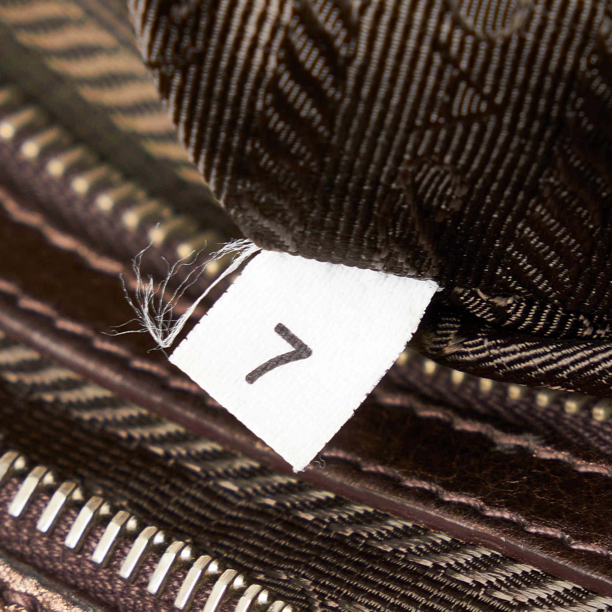 Prada Leather Shoulder Bag (SHG-Gq5jkR)