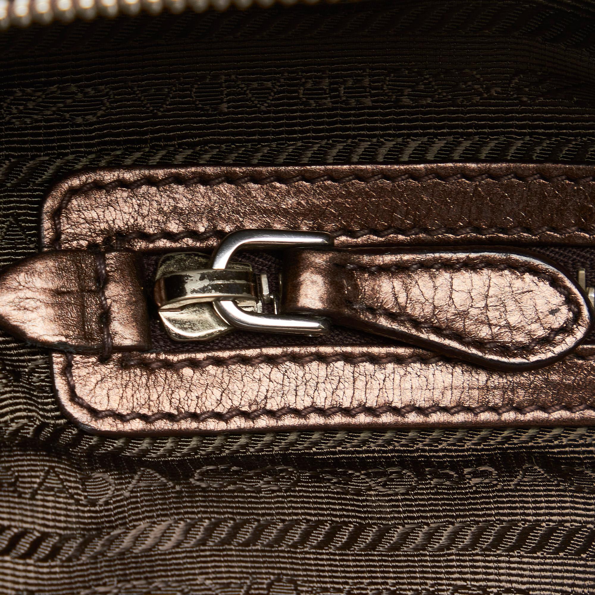 Prada Leather Shoulder Bag (SHG-Gq5jkR)