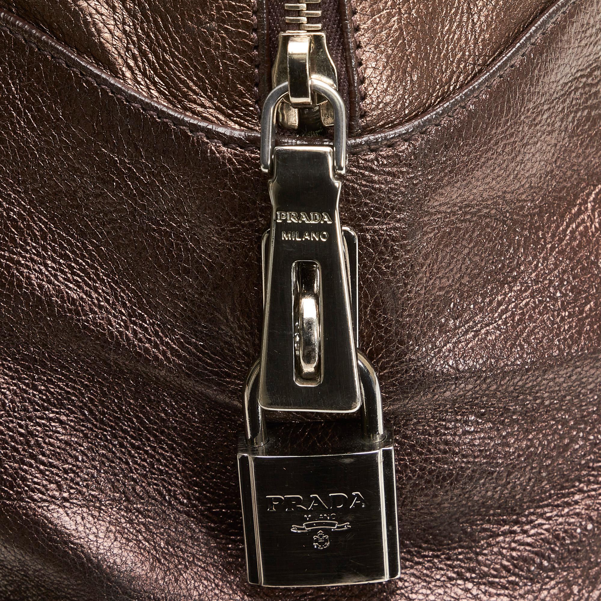Prada Leather Shoulder Bag (SHG-Gq5jkR)