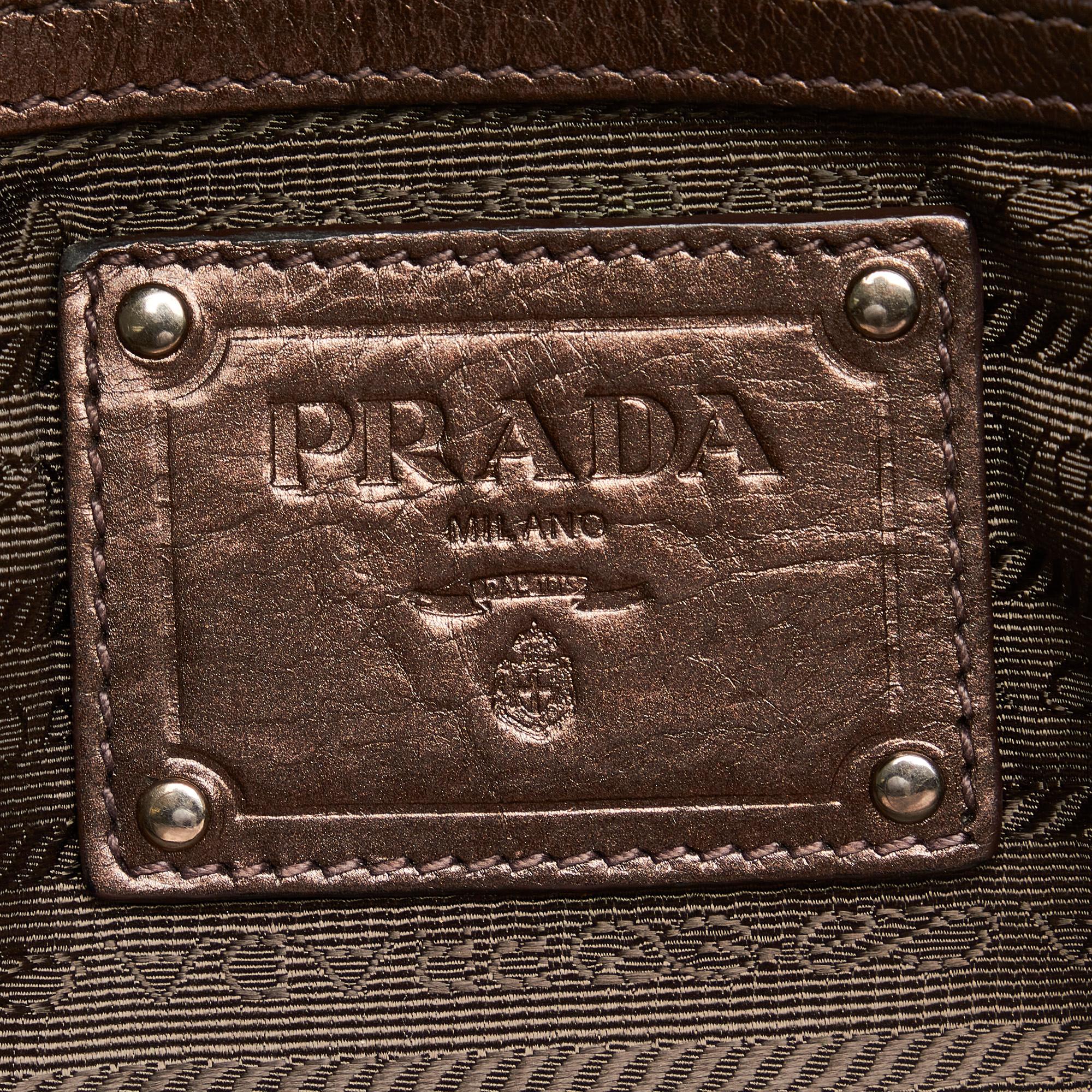 Prada Leather Shoulder Bag (SHG-Gq5jkR)