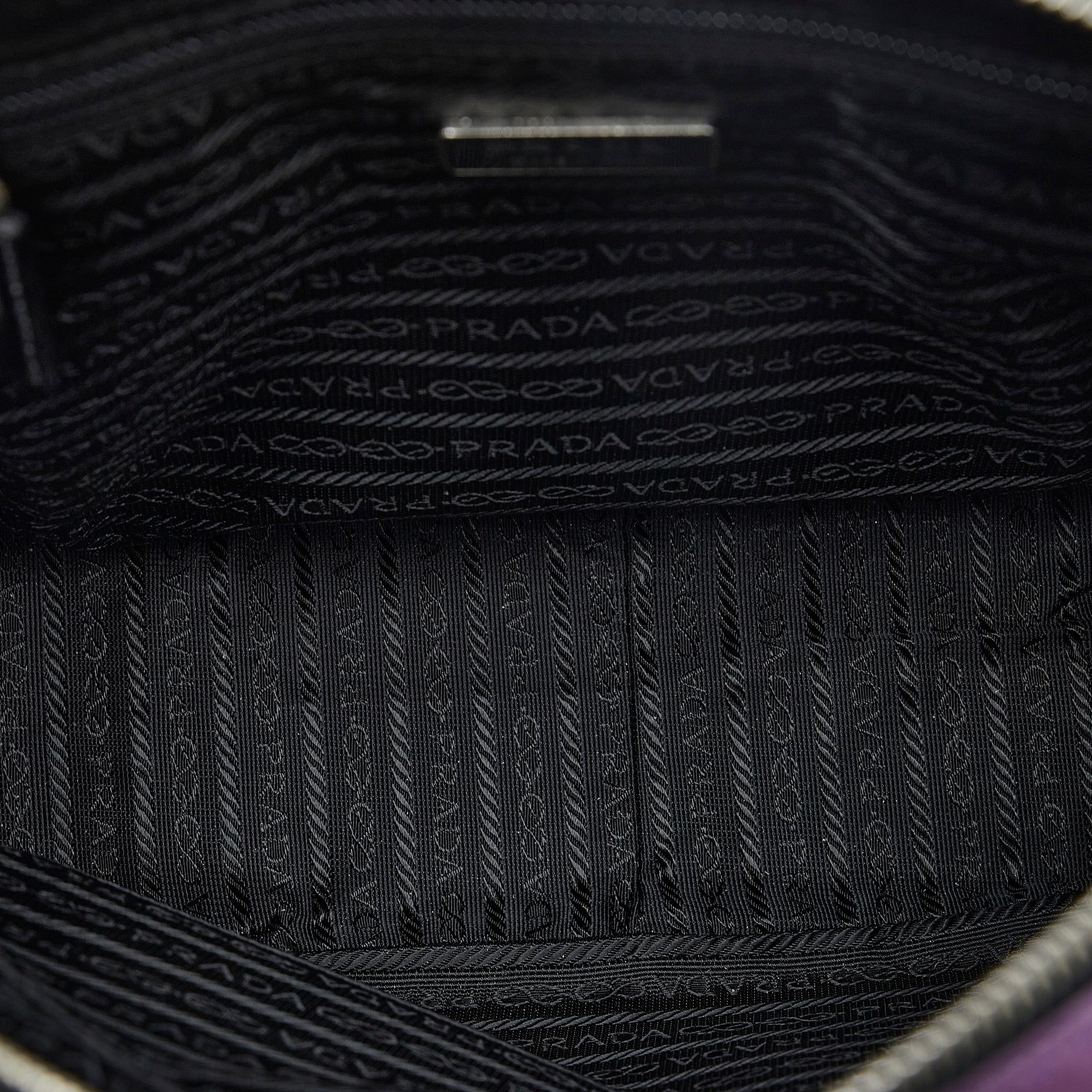 Prada Leather Shoulder Bag (SHG-QMZTfh)