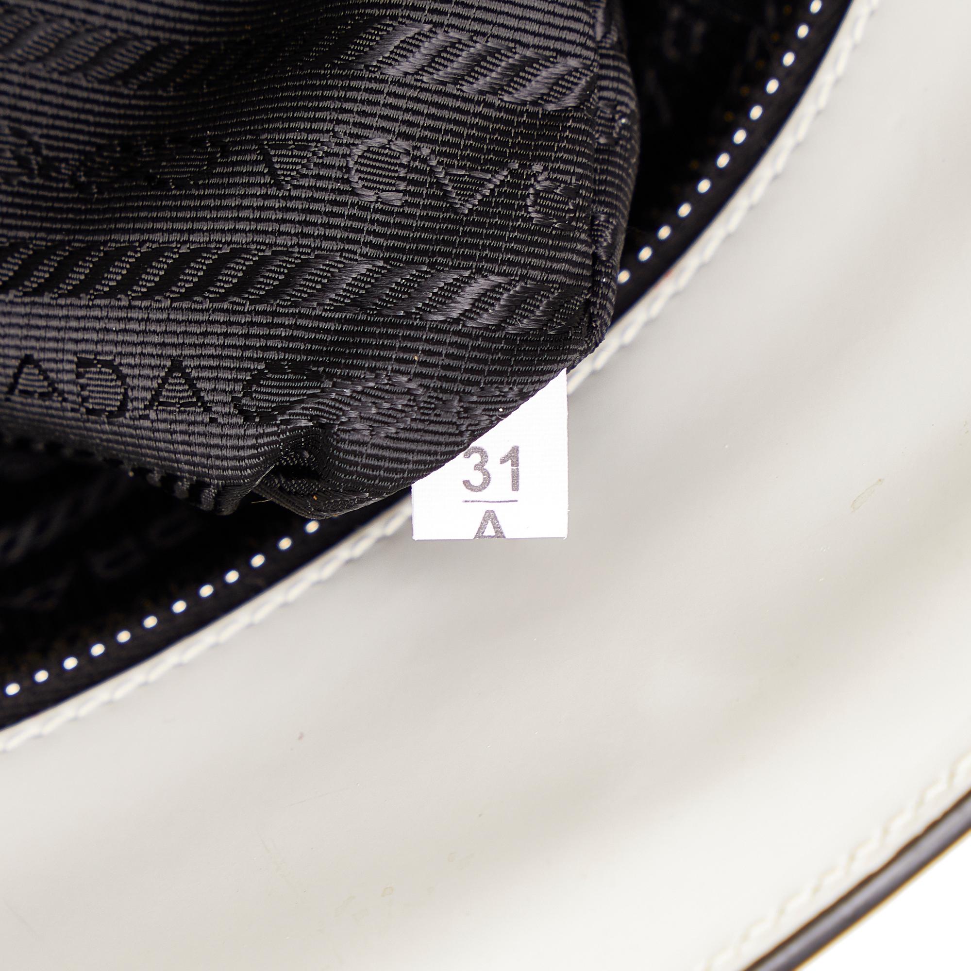 Prada Medium Re-Edition 1995 Leather Tote Bag (SHG-ZmtzAP)