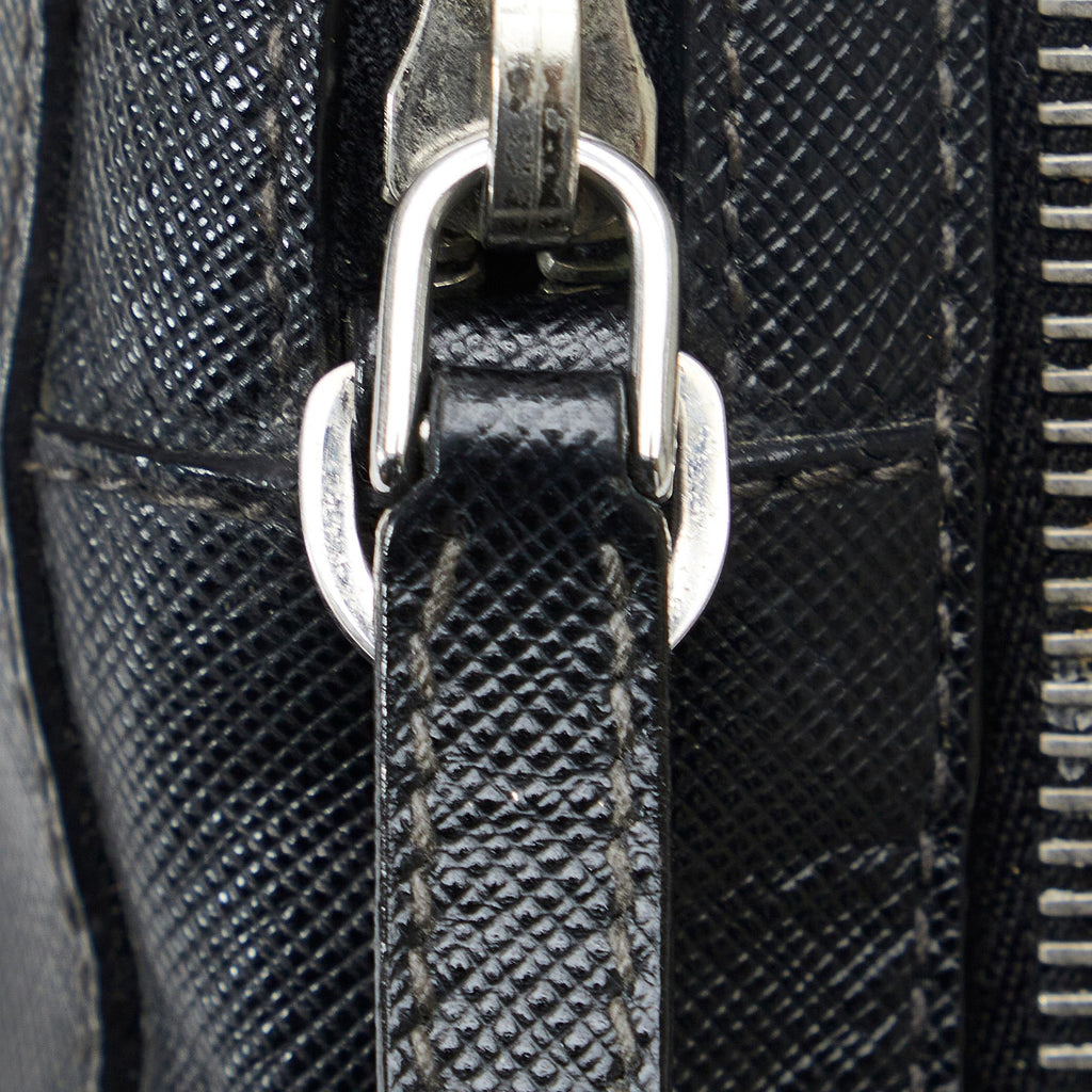 Prada Saffiano Clutch (SHG-bUHRWq)