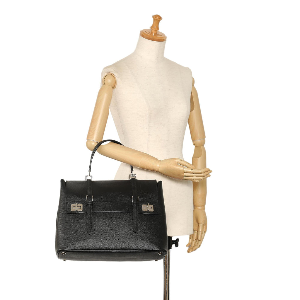Prada Saffiano Double Turnlock Satchel (SHG-YAGoX0)