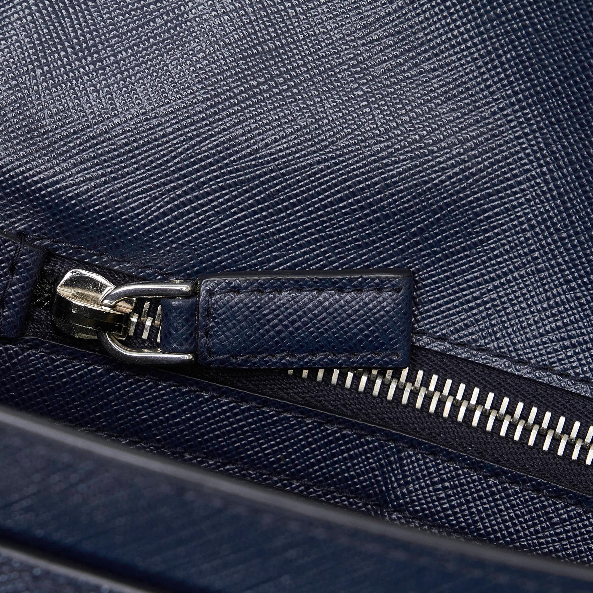 Prada Saffiano Envelope Pushlock Clutch (SHG-iFz9ge)