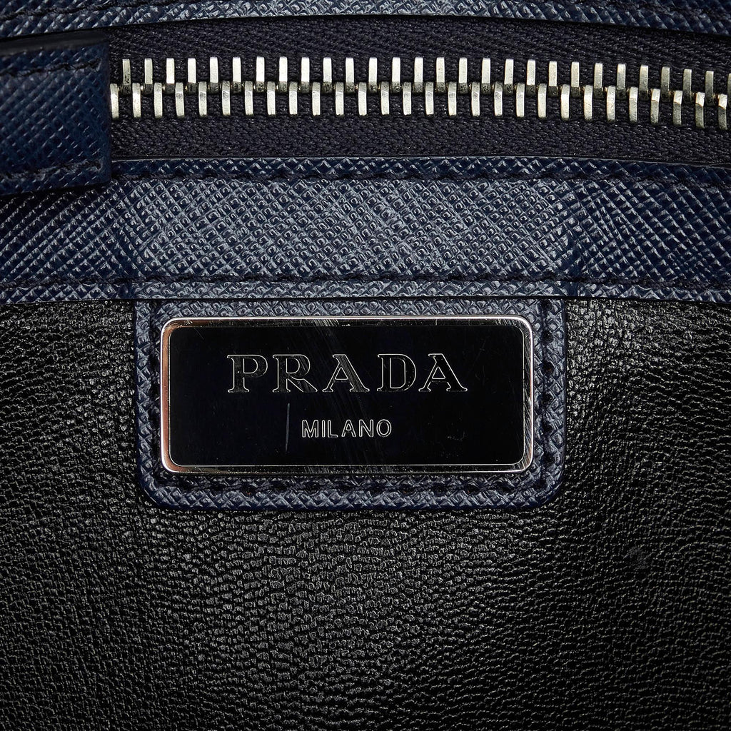 Prada Saffiano Envelope Pushlock Clutch (SHG-iFz9ge)