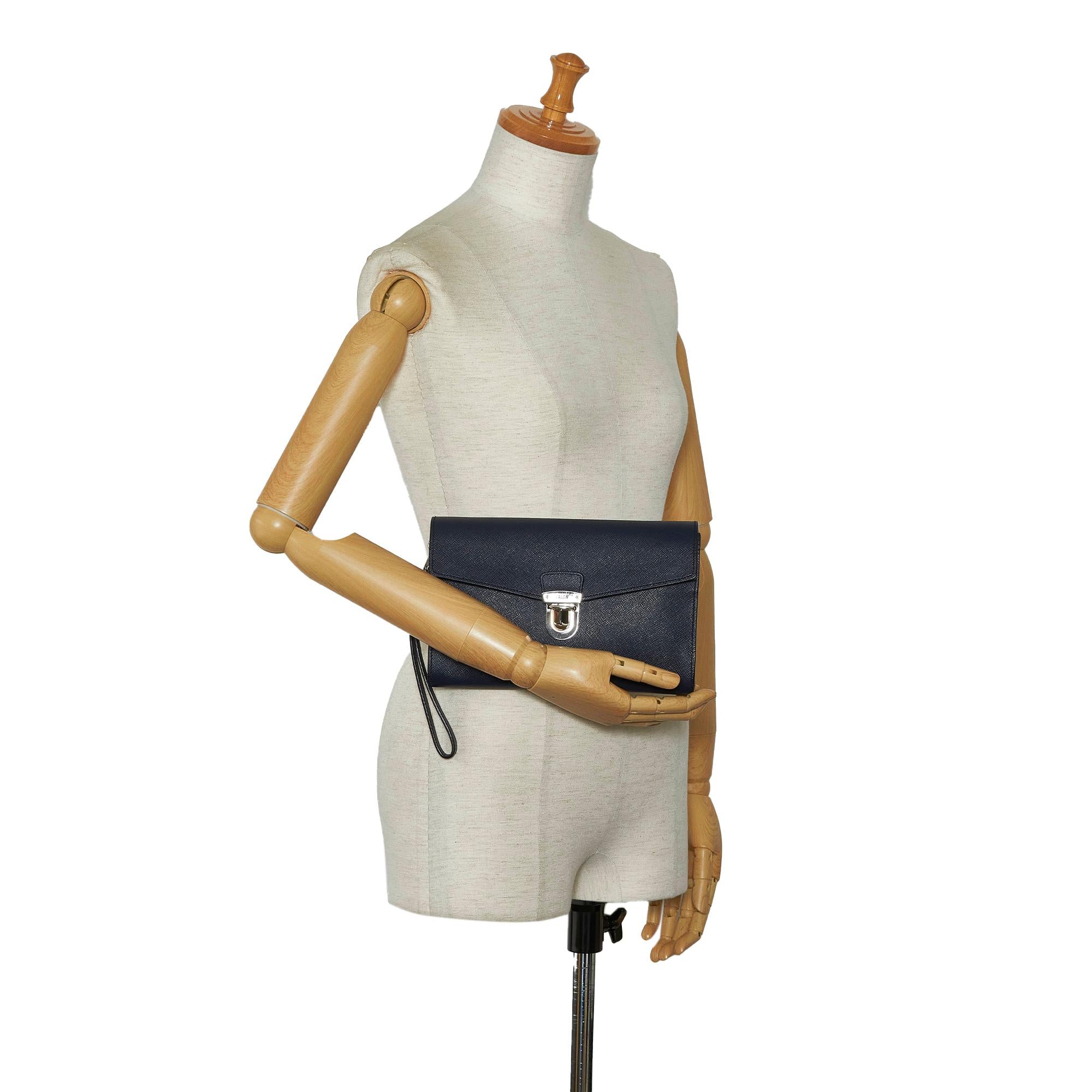 Prada Saffiano Envelope Pushlock Clutch (SHG-iFz9ge)
