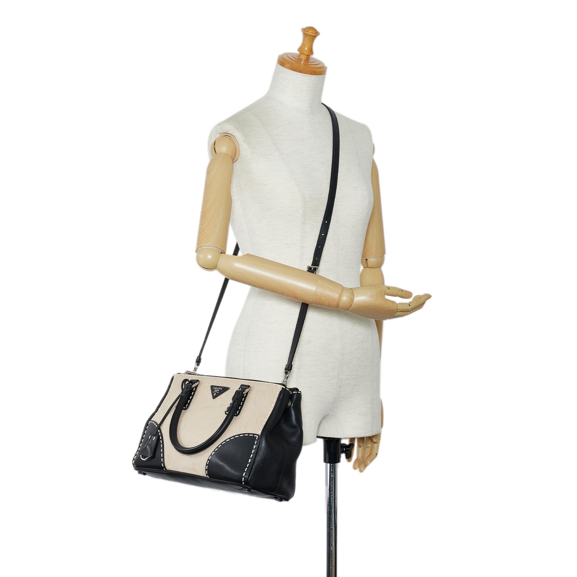 Prada Small City Calf Hand Stitched Galleria Double Zip (SHG-8e9XNd)