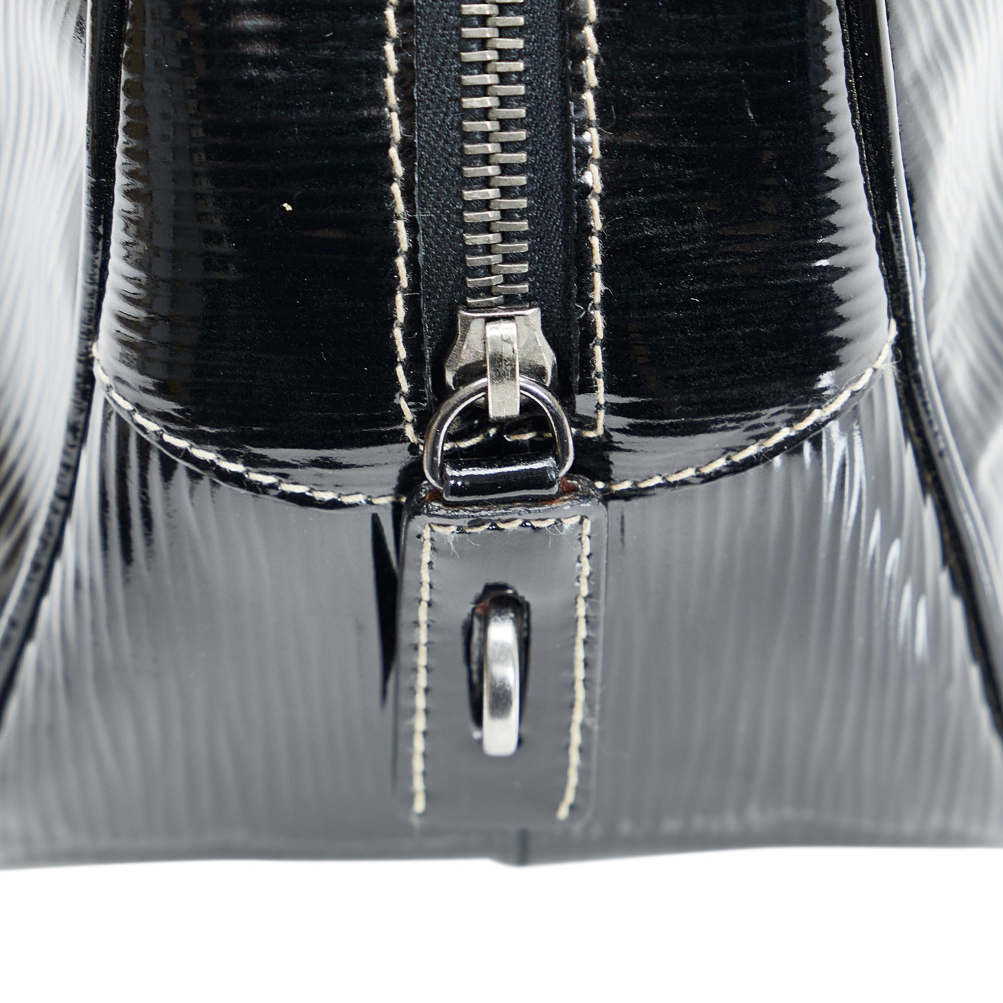 Prada Spazzolato Shoulder Bag (SHG-hMUJaT)