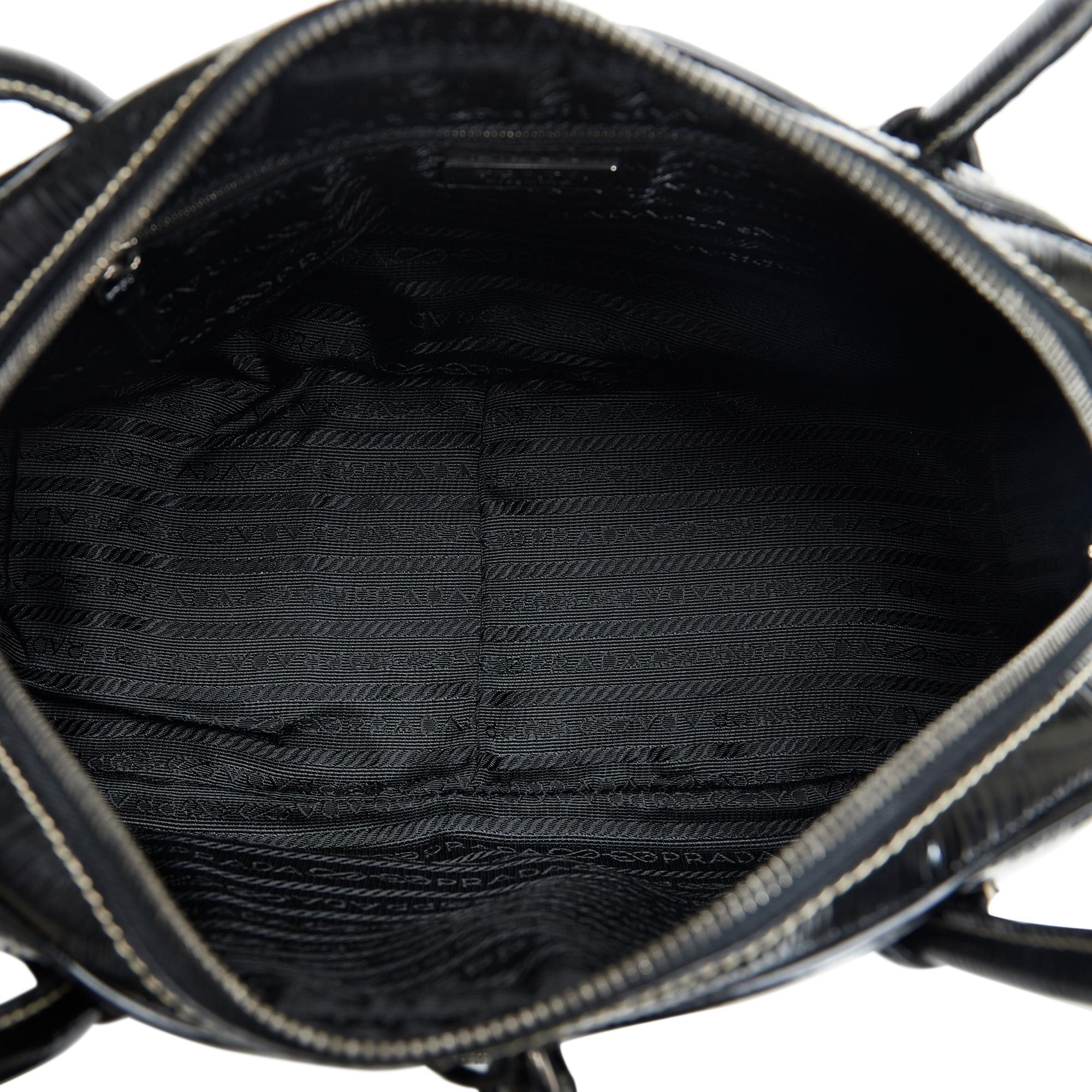 Prada Spazzolato Shoulder Bag (SHG-hMUJaT)