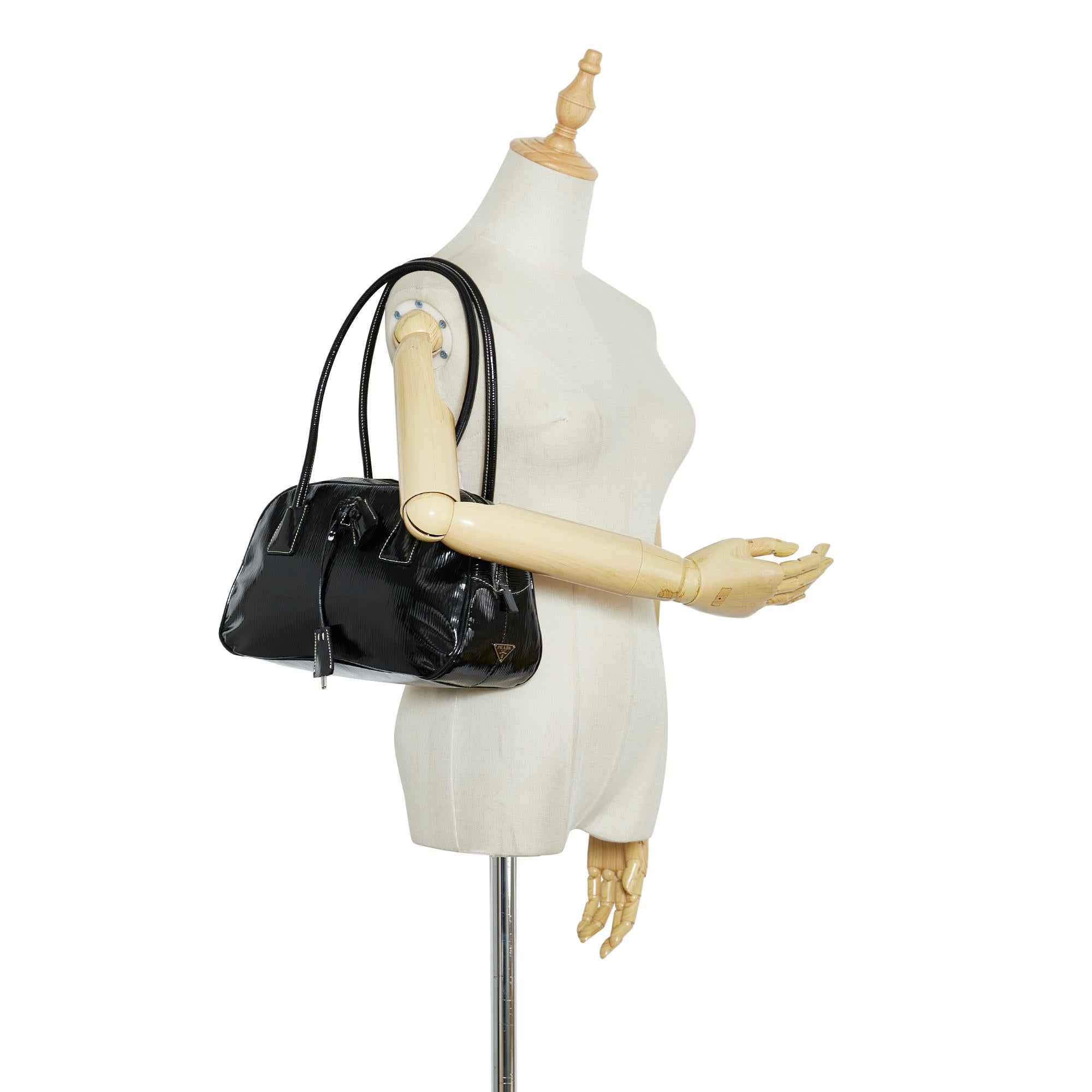 Prada Spazzolato Shoulder Bag (SHG-hMUJaT)