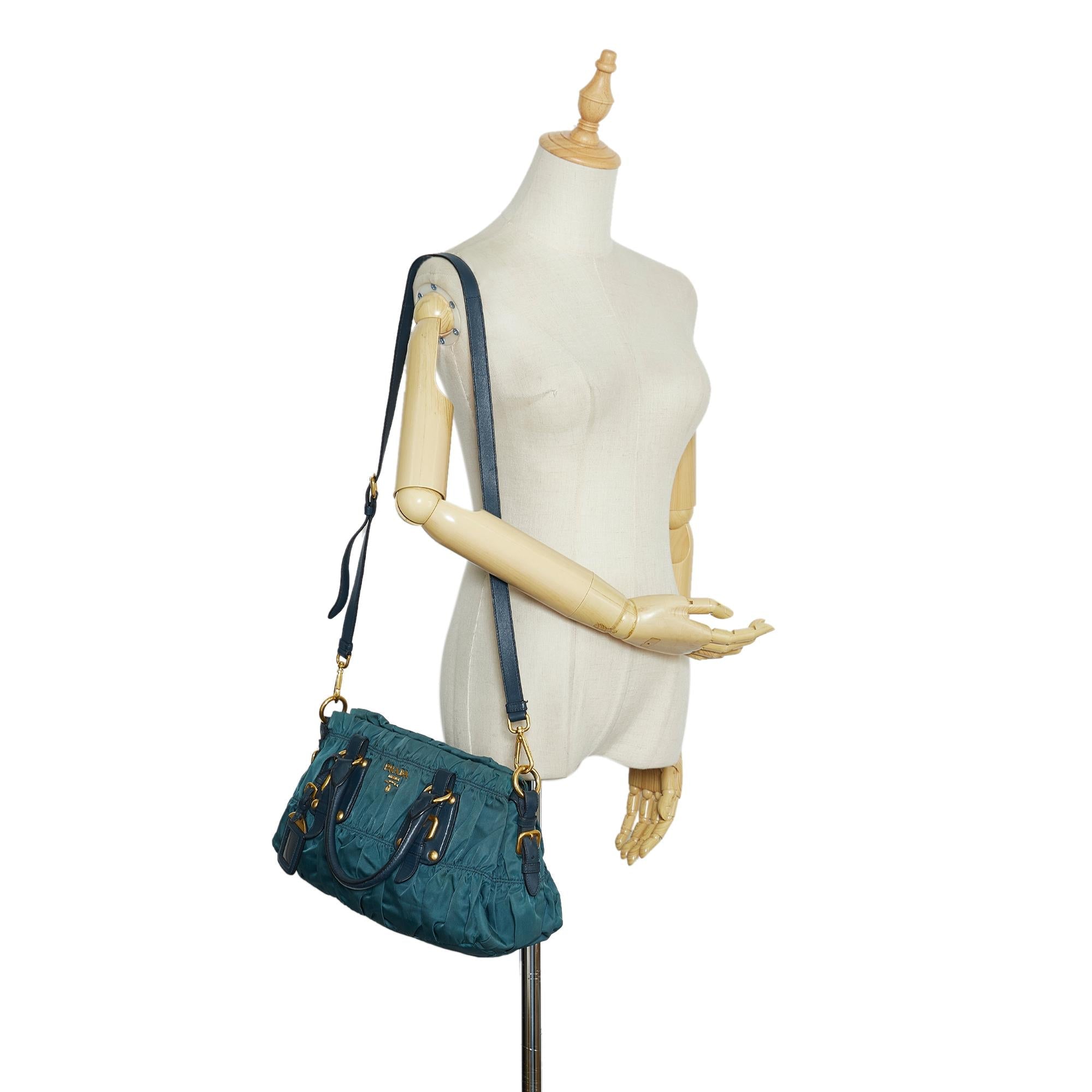 Prada Tessuto Gaufre Satchel (SHG-0R0qvC)