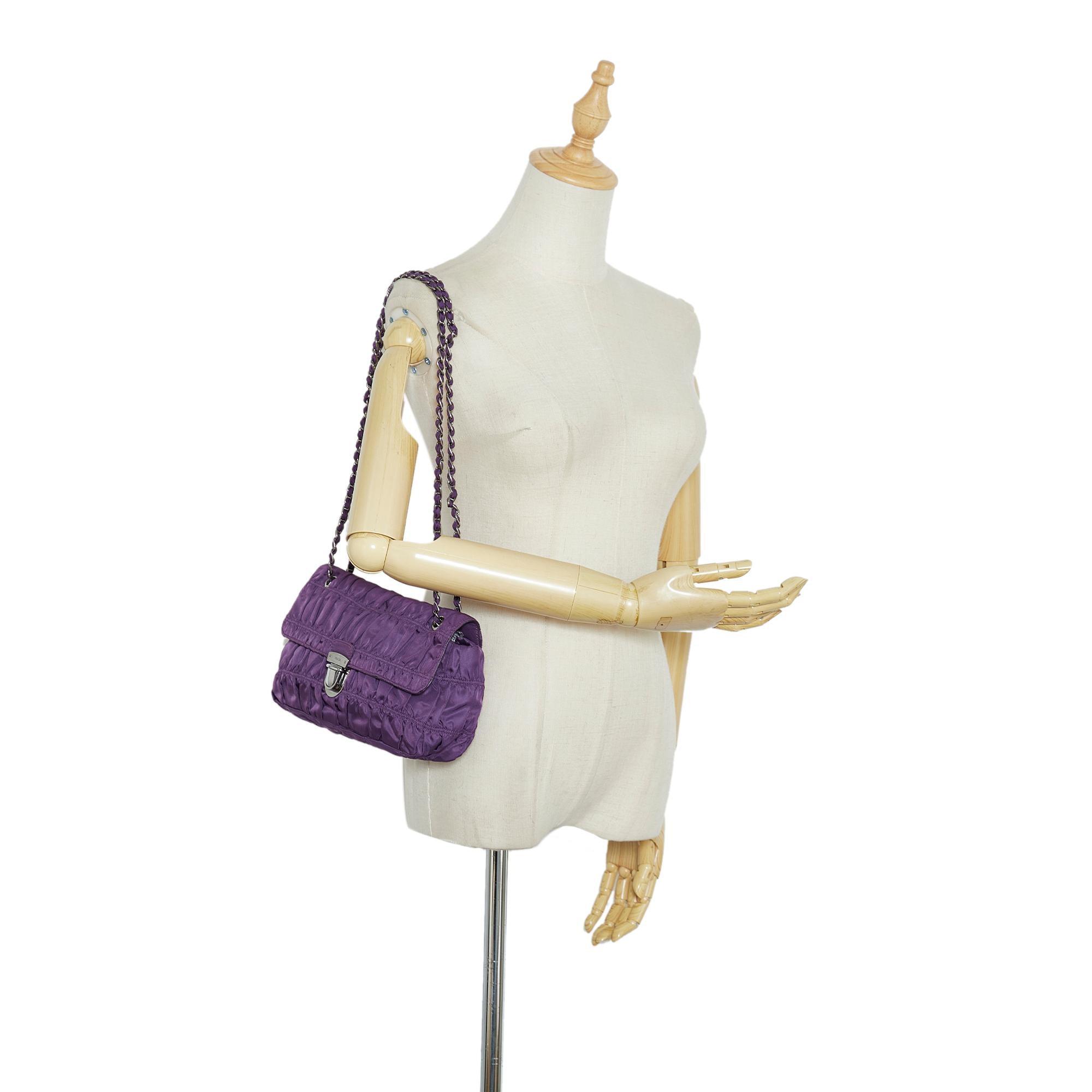 Prada Tessuto Gaufre Shoulder Bag (SHG-nq23s8)