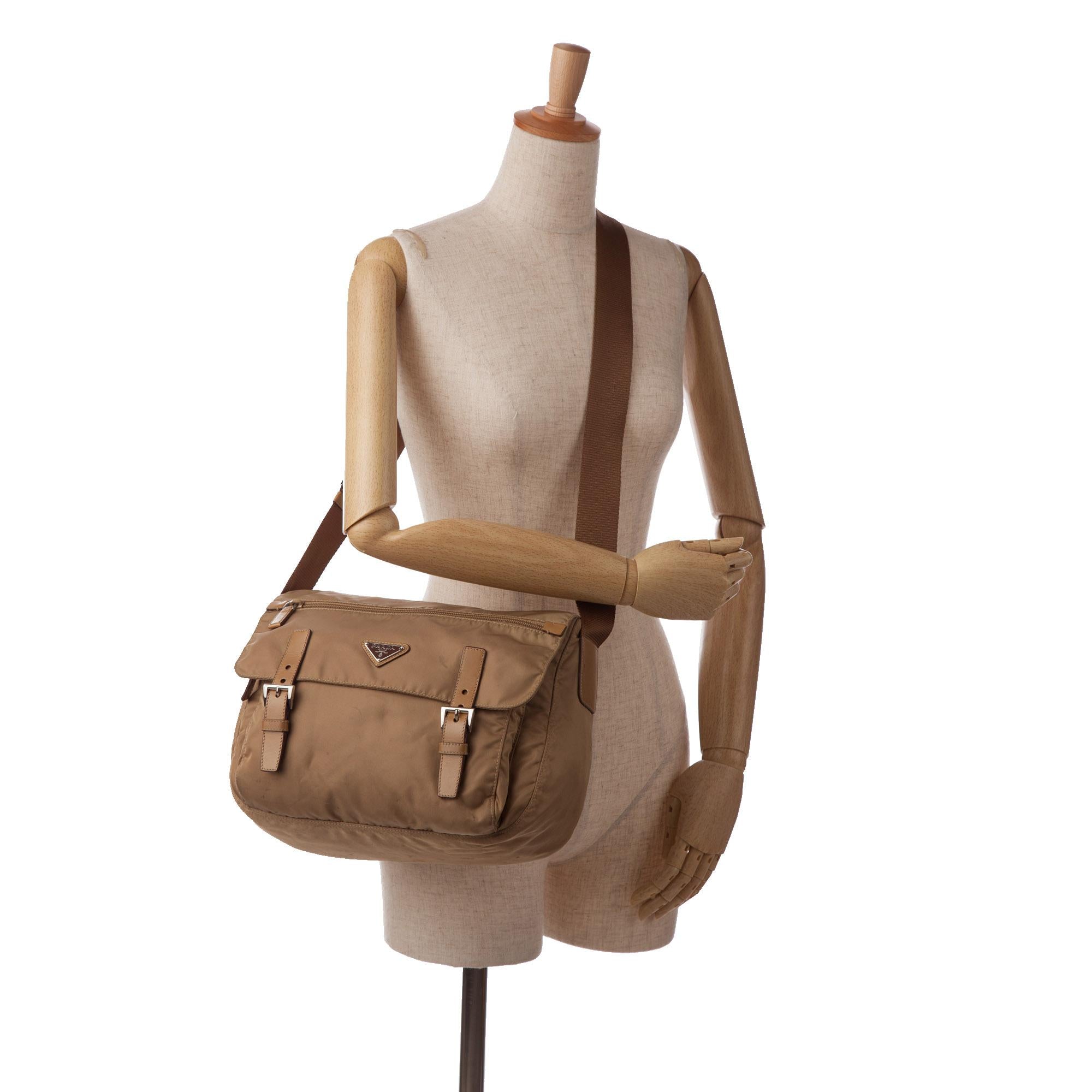 Prada Tessuto Messenger Bag (SHG-sqNt9B)
