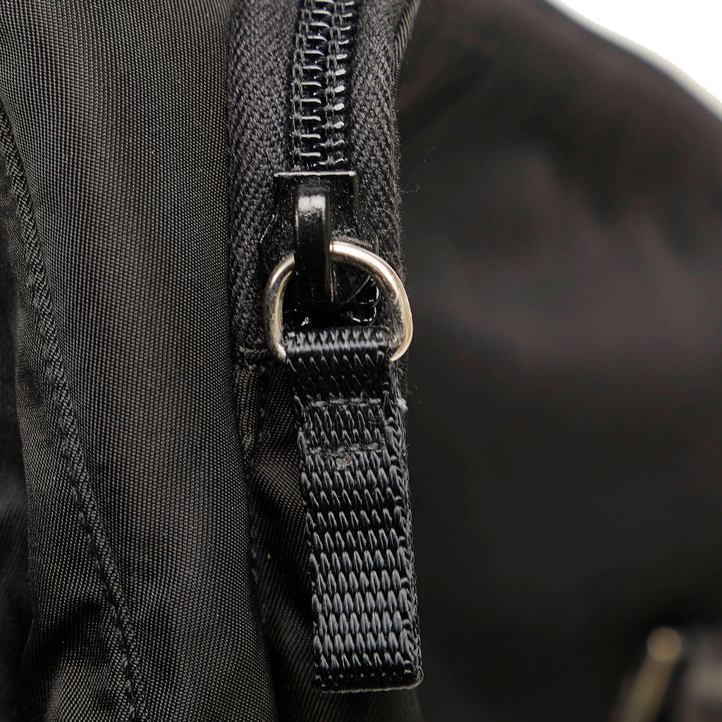 Prada Tessuto Messenger Bag (SHG-UPZdHj)
