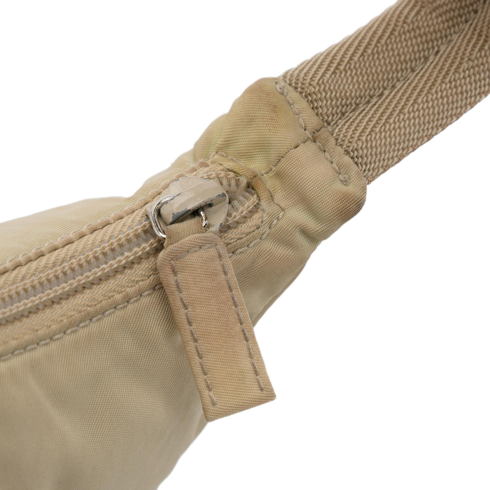 Prada Tessuto Re-Edition 2000 Baguette (SHG-QJJpyn)