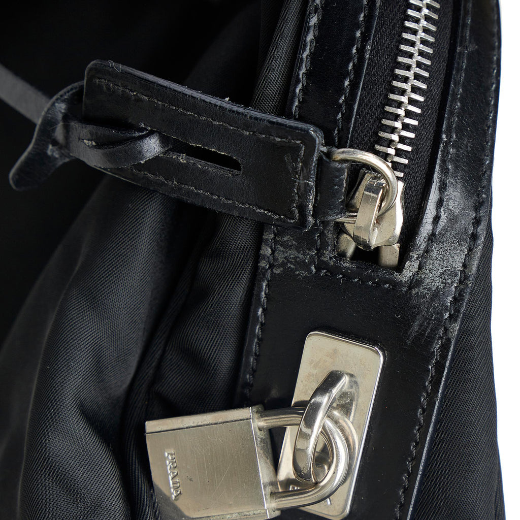 Prada Tessuto Shoulder Bag (SHG-G3rC3l)