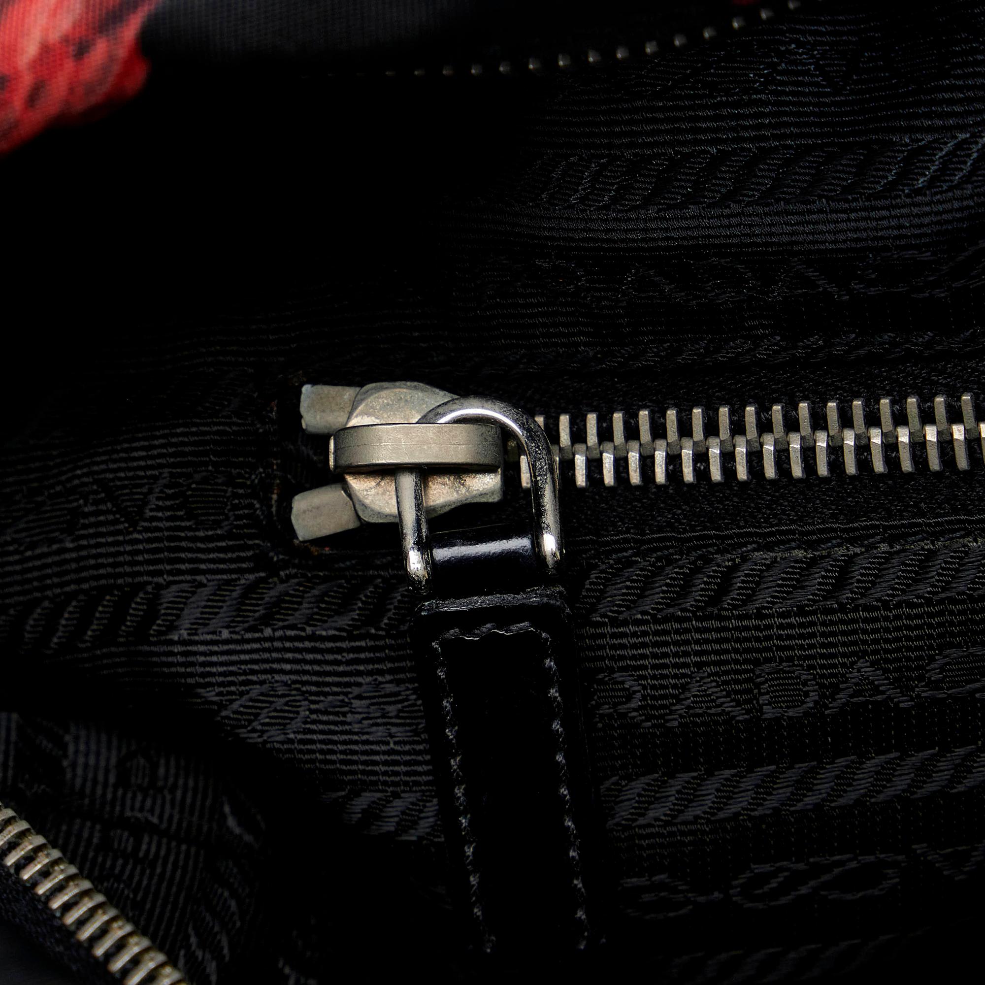Prada Tessuto Stampato Tote Bag (SHG-BkyhpG)