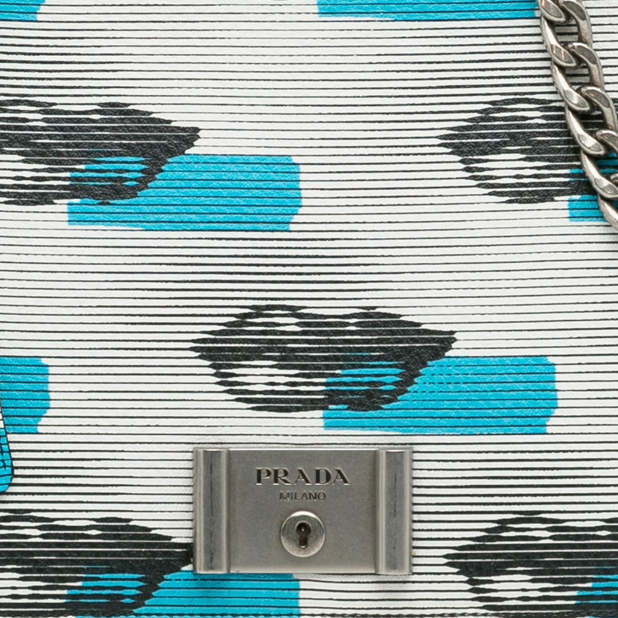 Prada Vitello Daino Lip Print Flap Bag (SHG-o50yHv)