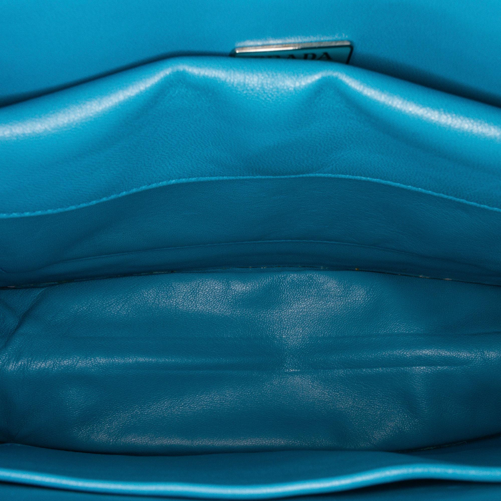 Prada Vitello Daino Lip Print Flap Bag (SHG-o50yHv)