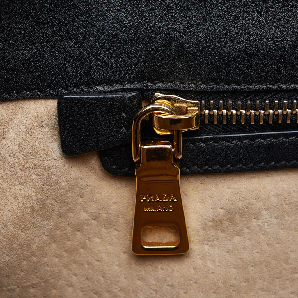 Prada Vitello Daino Satchel (SHG-BykW3U)