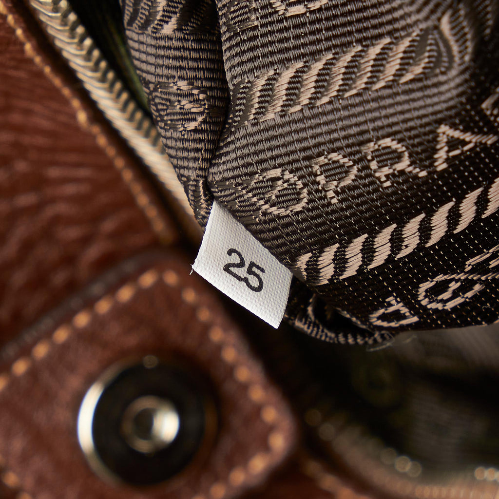 Prada Vitello Daino Side Flap Pockets Shoulder Bag (SHG-ABmcpQ)