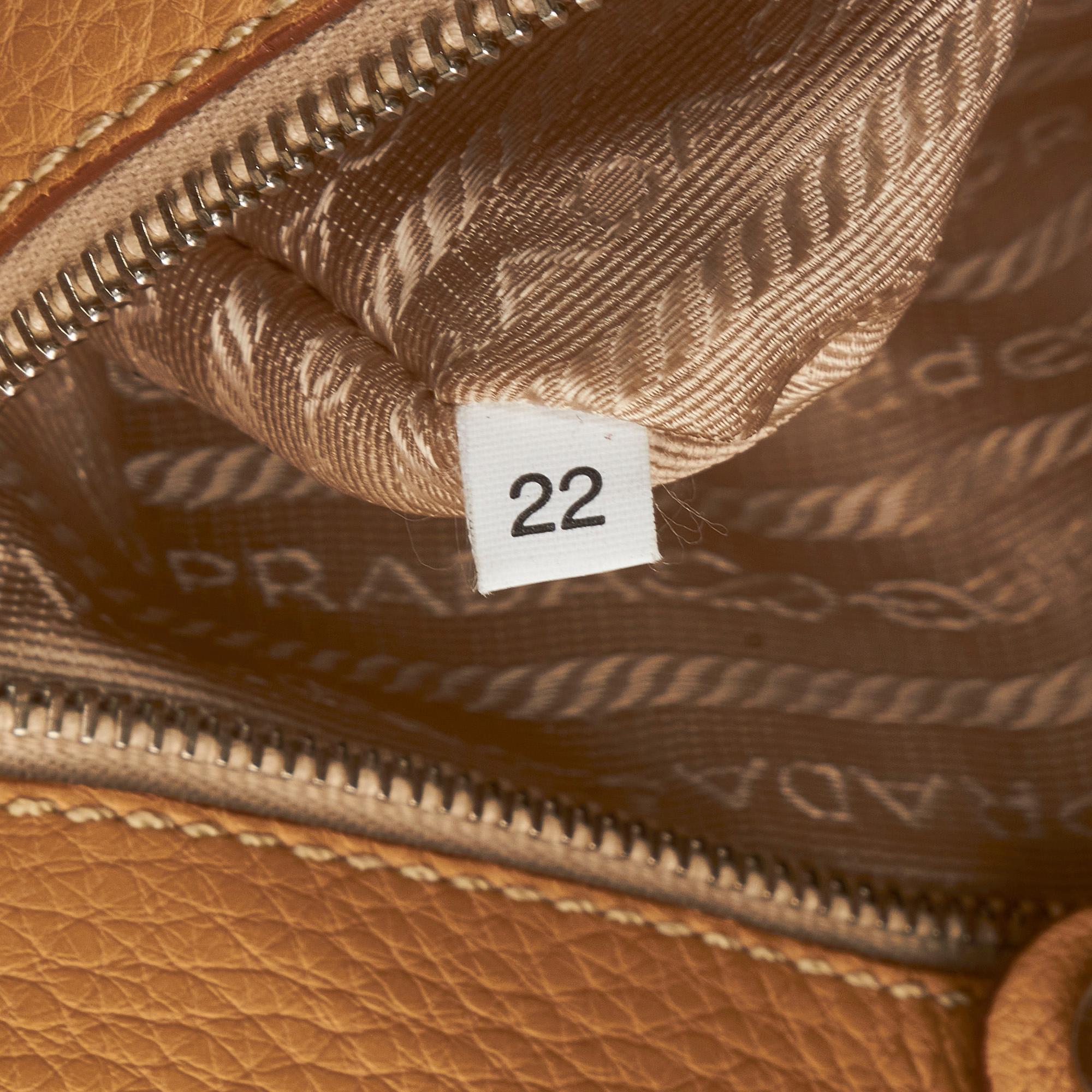 Prada Vitello Daino Tote (SHG-FC6pGa)