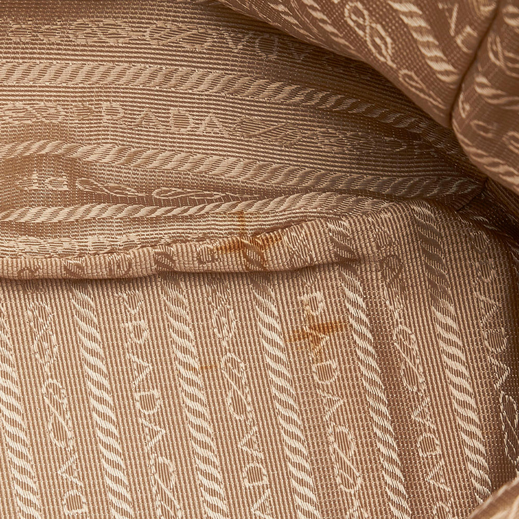 Prada Vitello Daino Tote (SHG-FC6pGa)