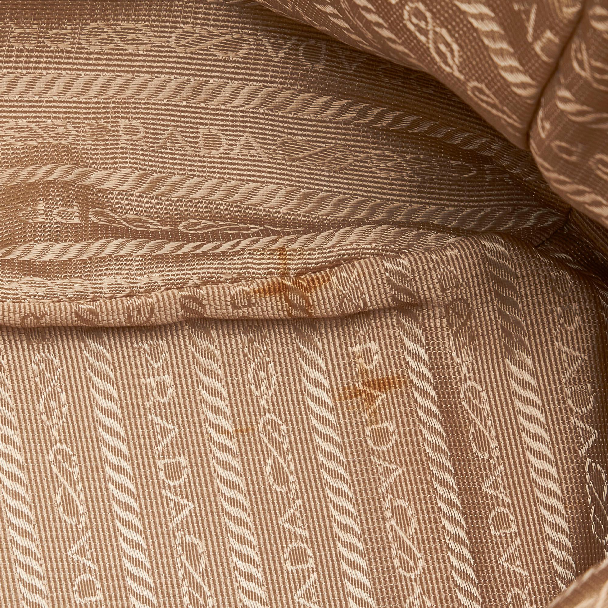 Prada Vitello Daino Tote (SHG-FC6pGa)