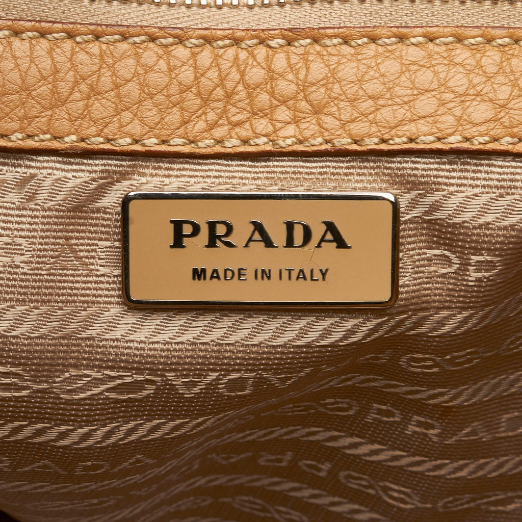 Prada Vitello Daino Tote (SHG-FC6pGa)