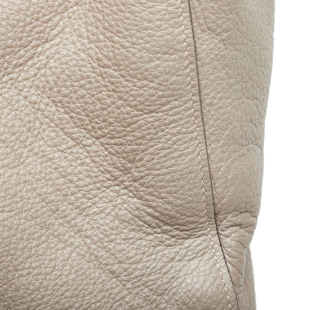 Prada Vitello Daino Tote (SHG-NA7Jmd)